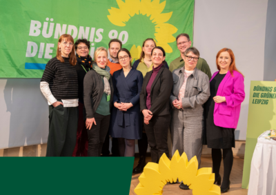 Die gewählten Bündnisgrünen Direktkandidat*innen zusammen, eingerahmt von Katja Maier und Franziska Schulz